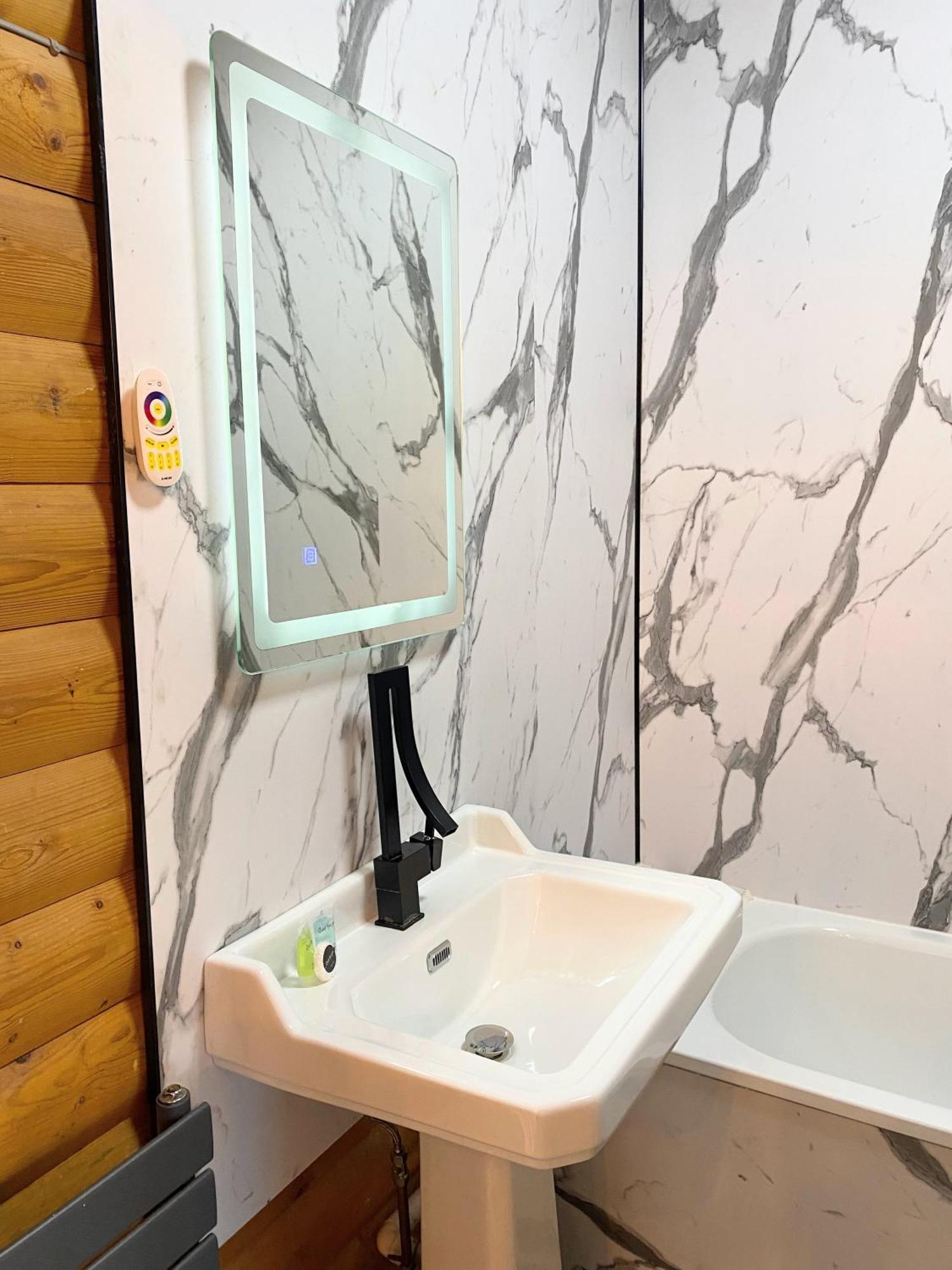 Villa Kaoglen Squirrel Drey-Hot Tub-Pet Friendly-Perth à Balnald Extérieur photo