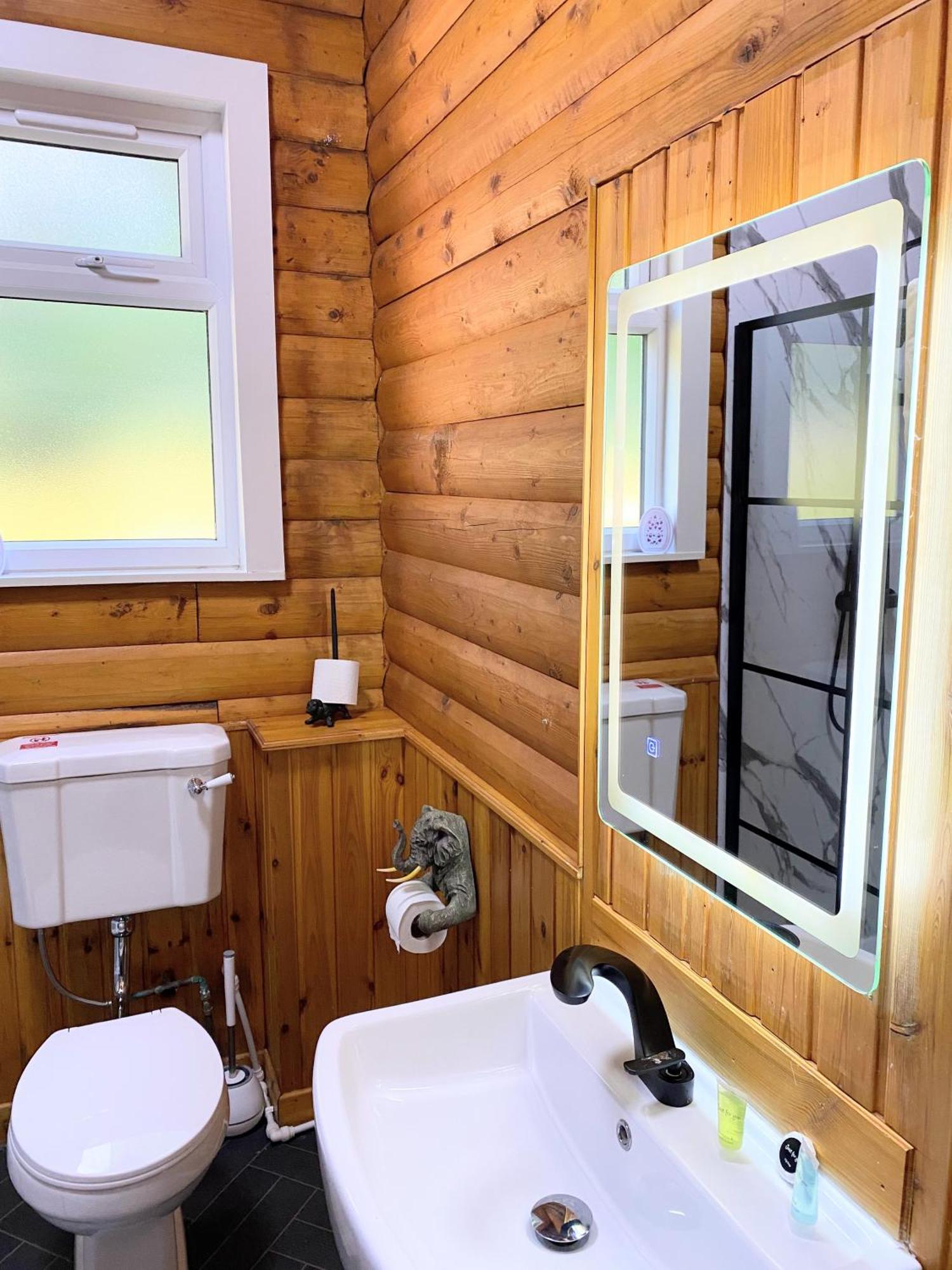 Villa Kaoglen Squirrel Drey-Hot Tub-Pet Friendly-Perth à Balnald Extérieur photo